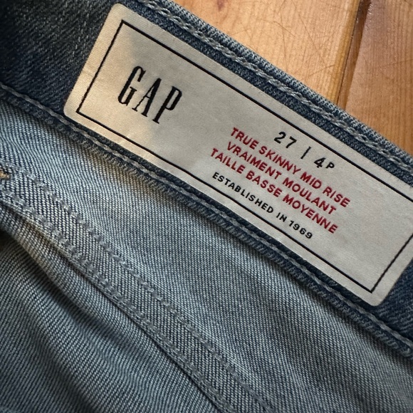 GAP Mid Rise Skinny Jeans - Picture 4 of 4